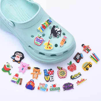 1 Adet/grup Sevimli Karikatür Hayvanlar Ve Kırtasiye Aksesuarları PVC Croc Takılar Ayakkabı Dekorasyon Aksesuarları Croc Çocuklar Hediye