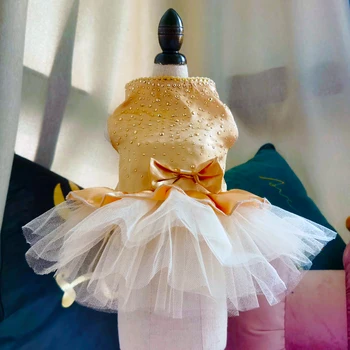 Lüks Rhinestone Çivili Köpek düğün elbisesi Yay ile Prenses Tül Tutu Etekler Küçük Köpekler için Pet Parti Balo Elbise Kostüm