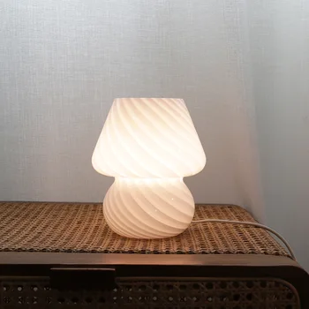 Modern Yaratıcı Çizgili Cam masa lambaları Mini Sevimli masa lambası Oturma Odası Çalışma için led ışık Kore Pilili Yatak Odası Başucu Lambası