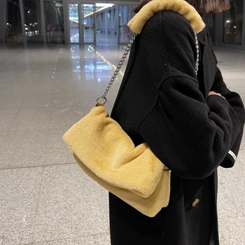 Peluş omuz çantaları Kadınlar için Tasarımcı Zincir Kişilik Küçük Kare Çanta Lüks Retro Messenger Paketi Bayan Çanta Çantası