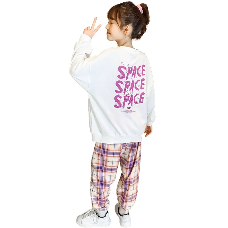 2021 Bahar Yeni Çocuk Seti Çocuklar Rahat Spor Takım Elbise Genç Kız Karikatür Mektup Baskı Kazak Terlemeleri + Ekose Pantolon 2 adet Kıyafet Görüntü 4